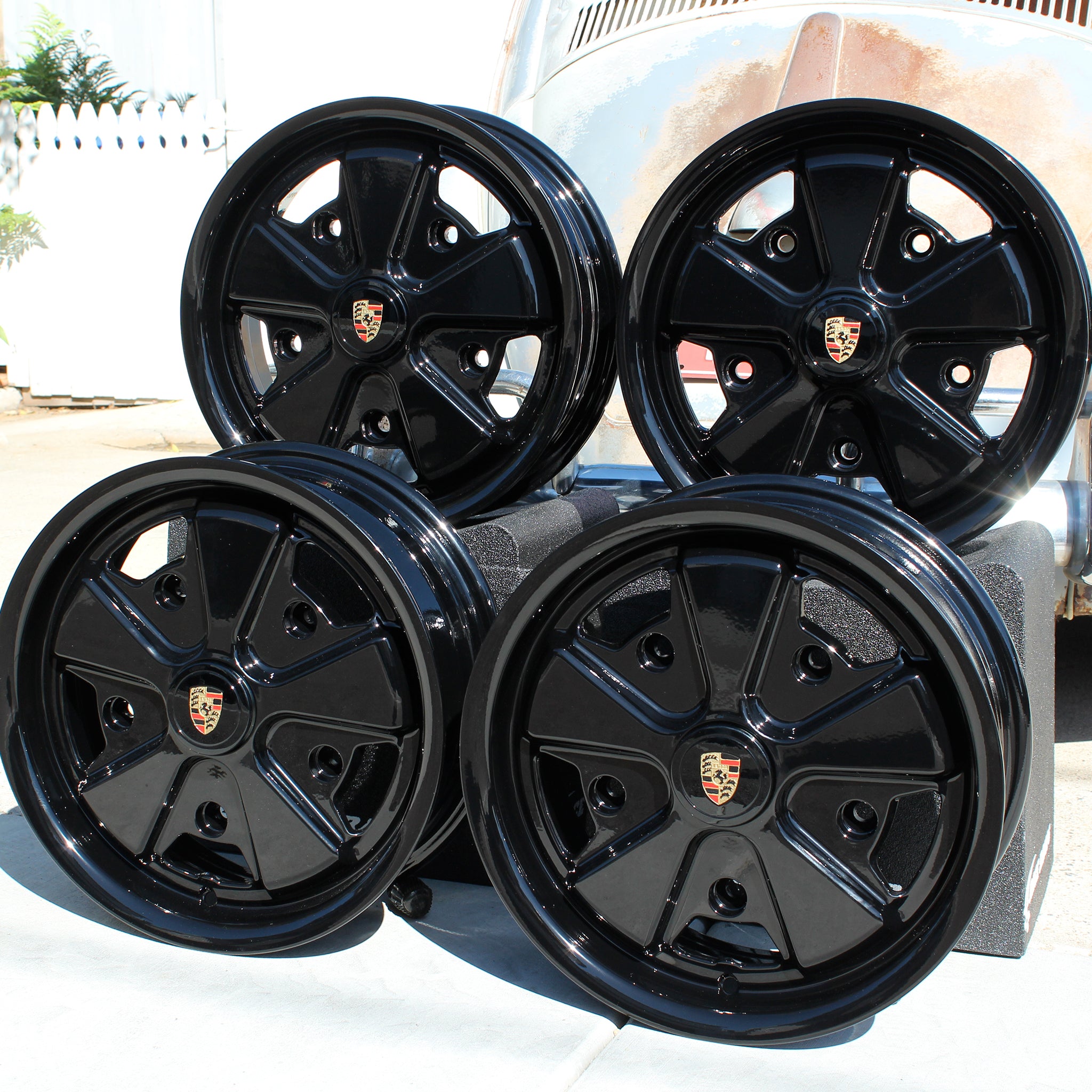 Wheel of Fortune フランス語黒枠 AVW 5x205 Piano Gloss Black VW Fuchs Wheelset – Aircooled Vintage