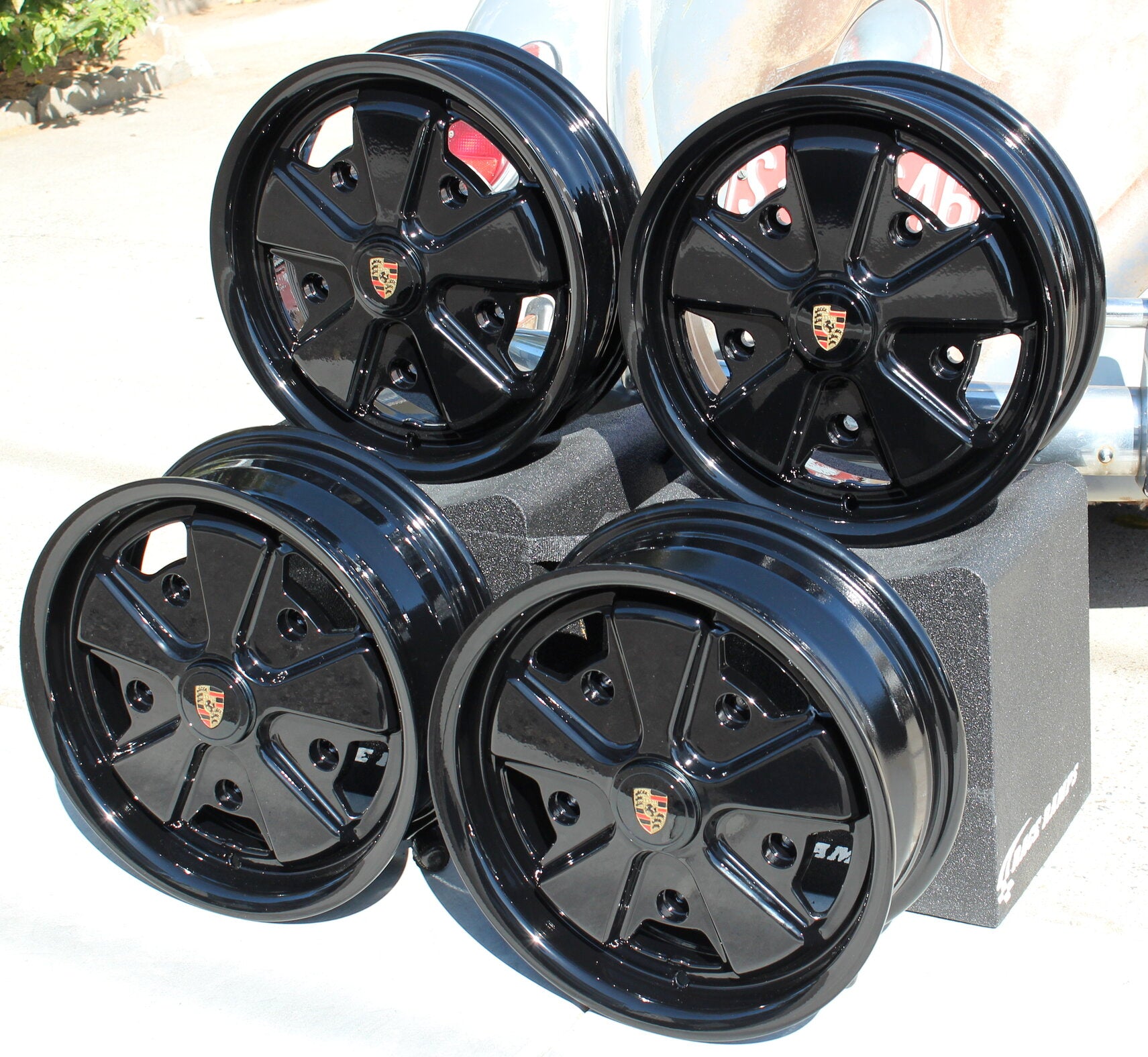 AVW 5x205 Piano Gloss Black VW Fuchs Wheelset – Aircooled Vintage